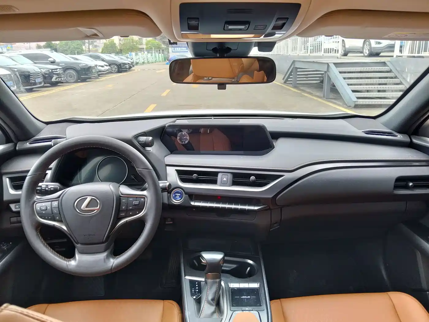 Фото 9 - Lexus UX