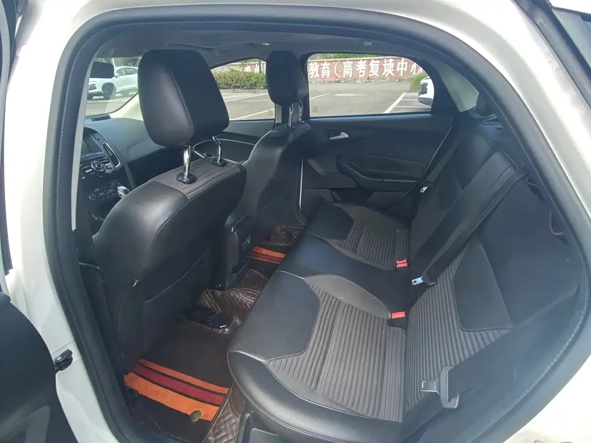 Фото 9 - Ford Focus
