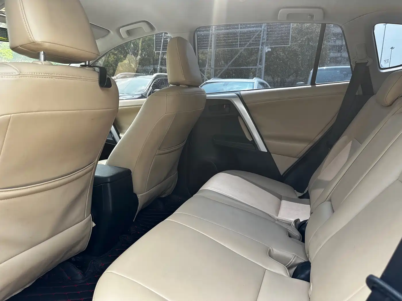 Toyota RAV4 Rongfang 2015 2.0L CVT 2WD Urban Edition фото 9