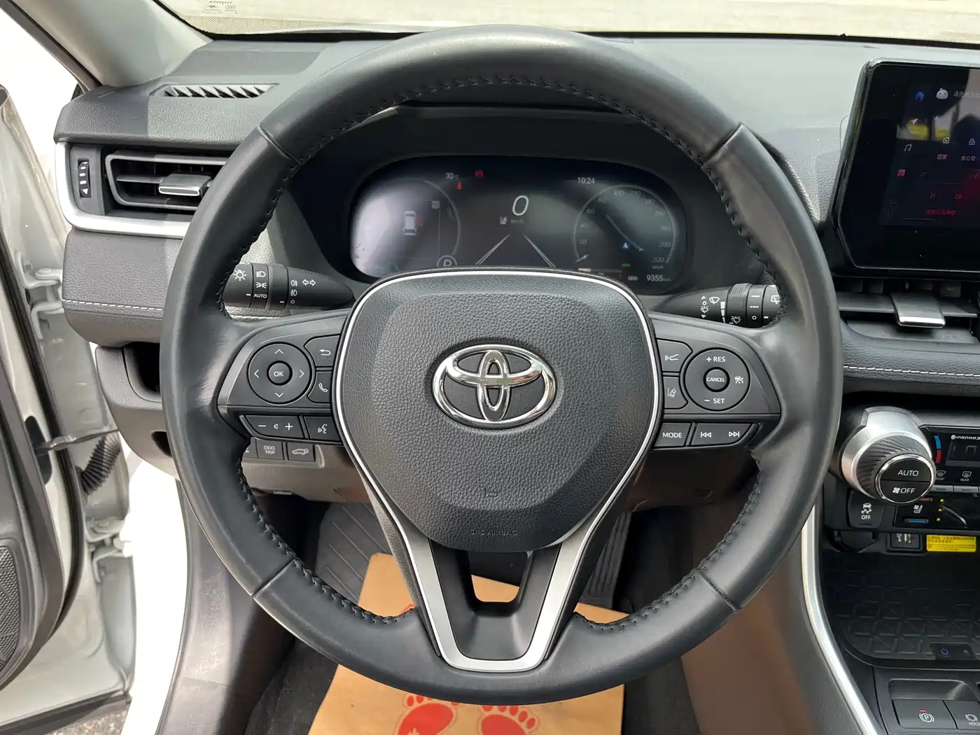 Toyota Wildlander 2023 Hybrid 2.5L E-CVT AWD Premium Edition фото 17