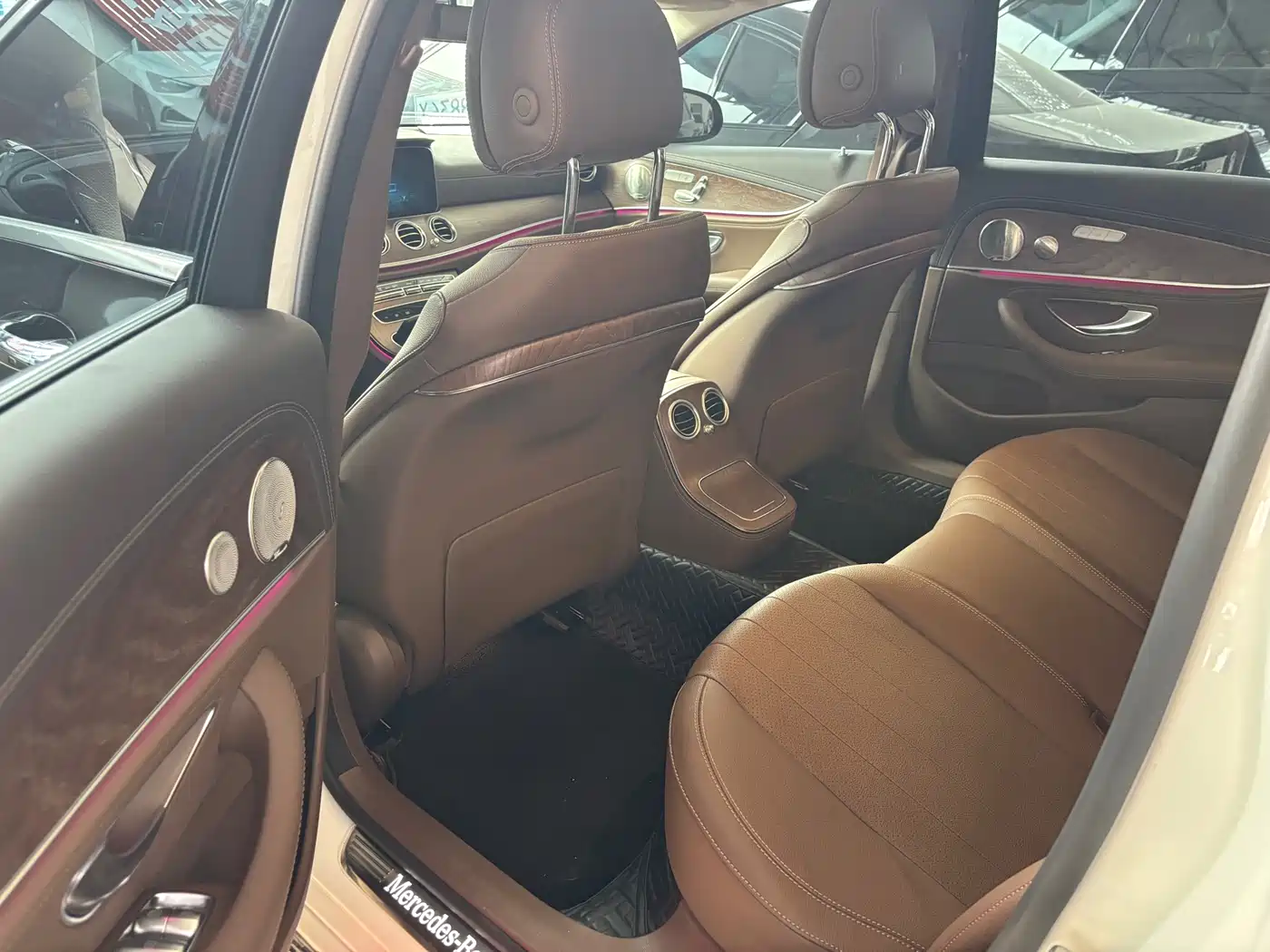 Mercedes-Benz E-Class 2022 E 300 L Fashion фото 4