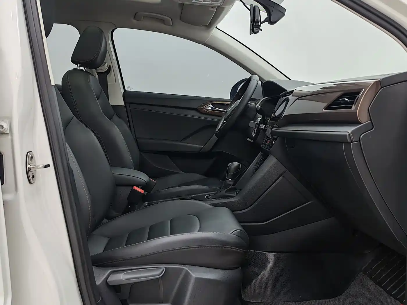 Volkswagen Tharu 2022 280TSI 2WD Comfort фото 9