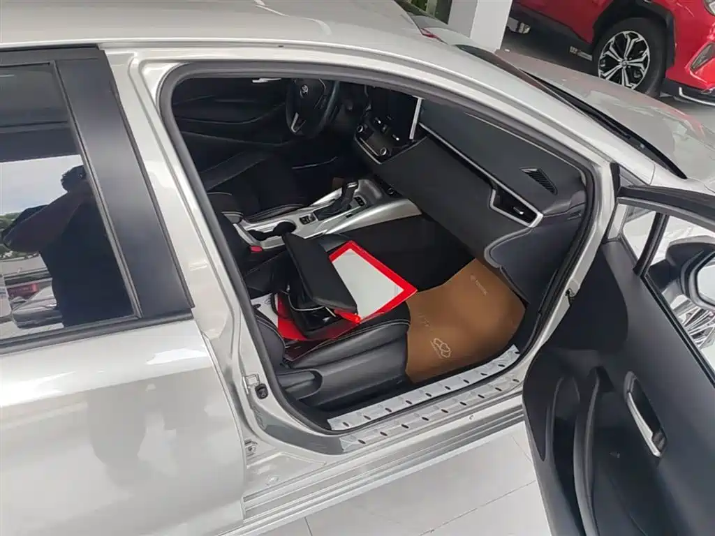 Toyota Corolla 2019 1.2T S-CVT Sport Edition фото 11