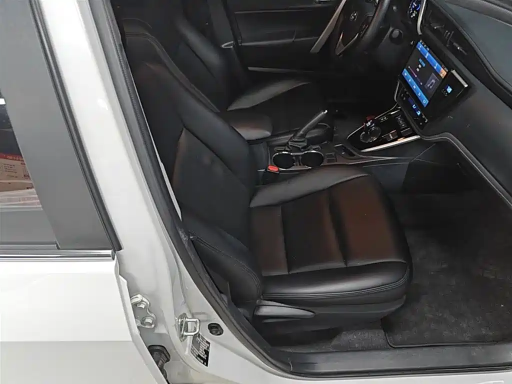 Toyota Corolla Twin Engine E+ 2019 1.8L E-CVT Leading Edition фото 25