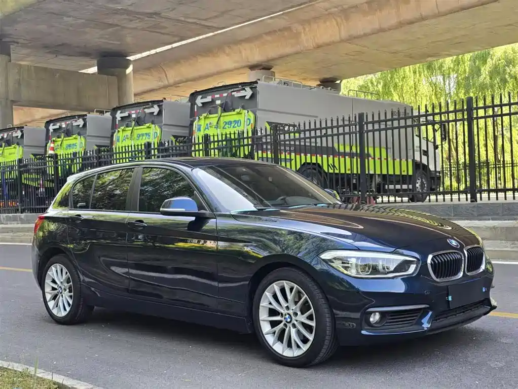 BMW 1 Series (Import) 2015 120i Leading фото 7