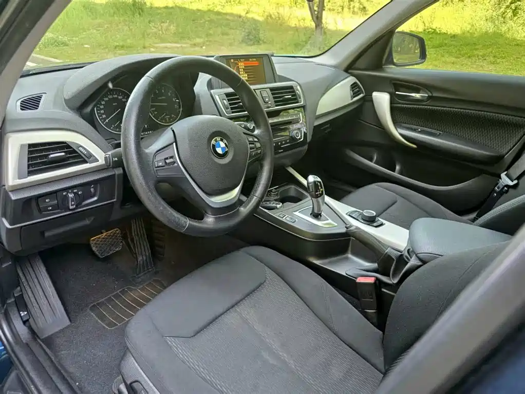 BMW 1 Series (Import) 2015 120i Leading фото 10