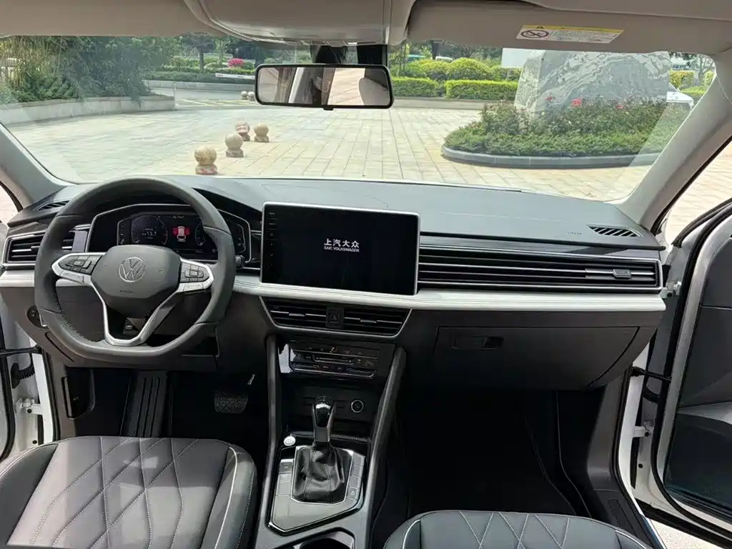 Volkswagen Tiguan L 2025 Model 300TSI Auto 2WD Dragon Edition фото 6