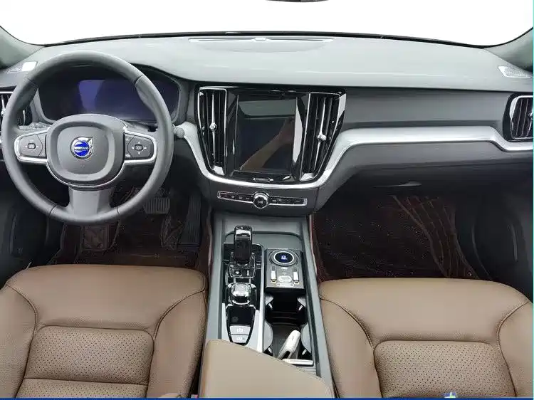Volvo S60 2025 2026 B4 Smart Luxury Edition