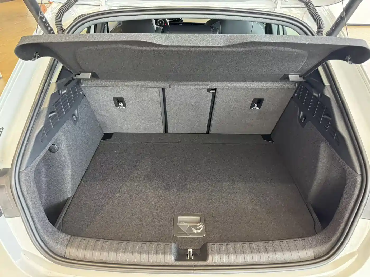 Audi A3 2025 Facelift Sportback 35TFSI Flying Spur Premium фото 8