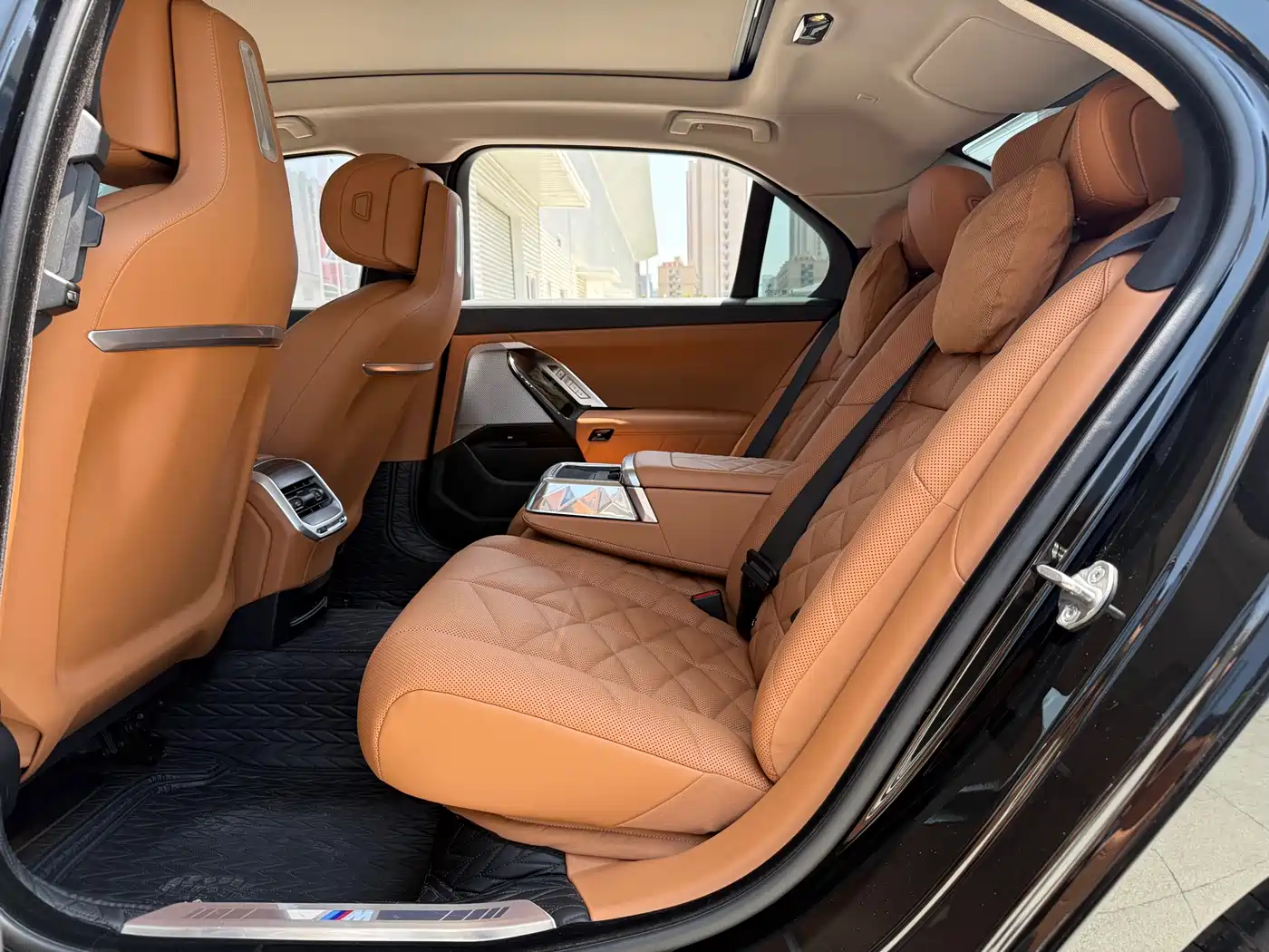 BMW 7 Series 2023 Model 735Li M Sport Package фото 12