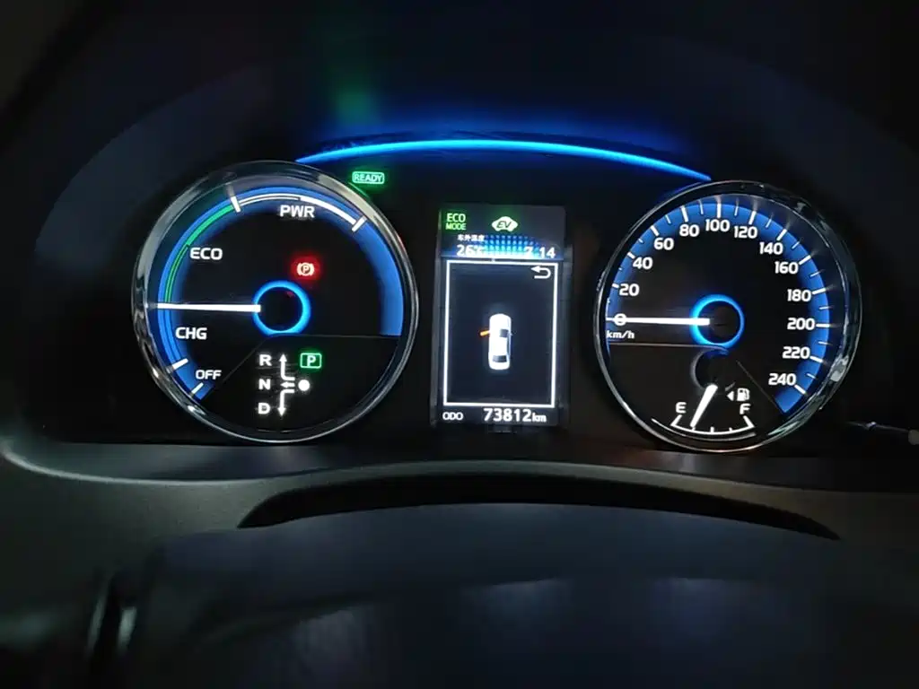 Toyota Corolla Twin Engine E+ 2019 1.8L E-CVT Leading Edition фото 12