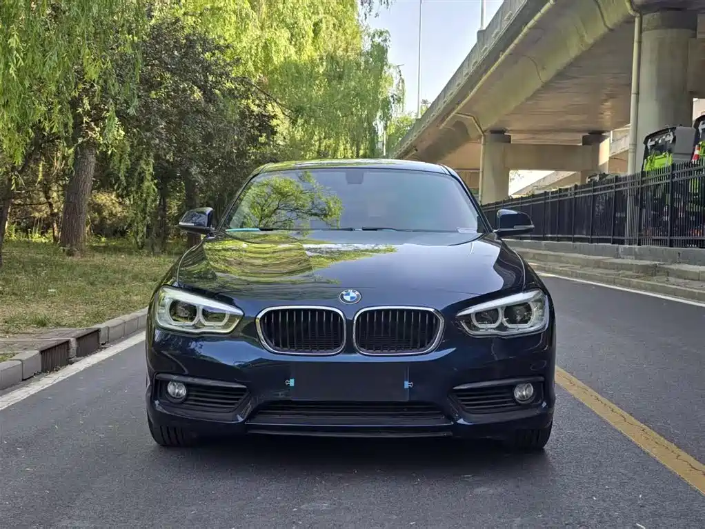 BMW 1 Series (Import) 2015 120i Leading фото 2