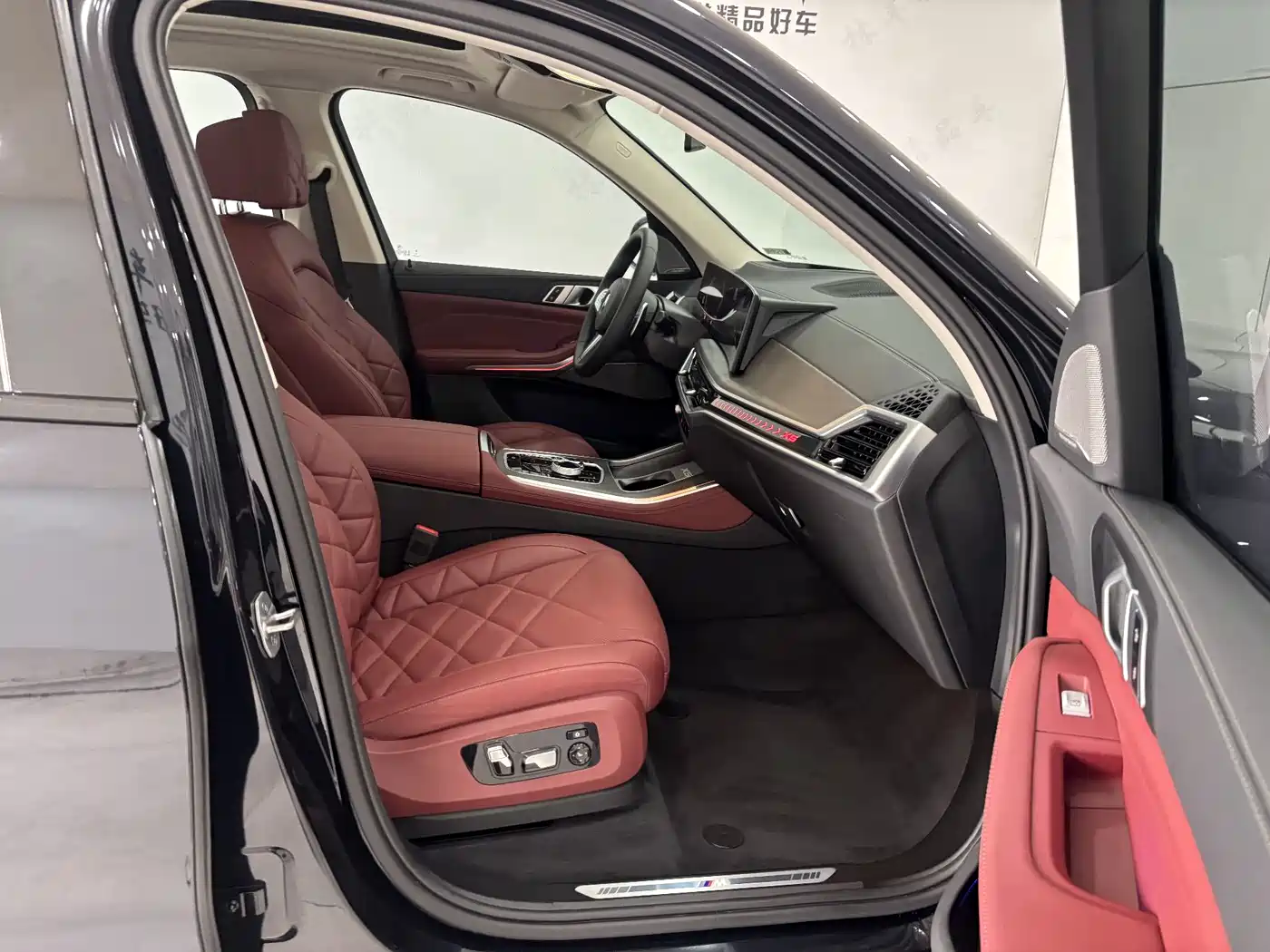 BMW X5 2026 xDrive 30Li Luxury M Sport Night Edition Package фото 26