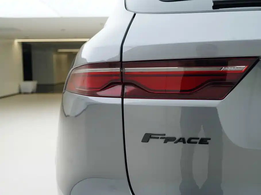 Jaguar F-PACE 2024 2024 P250 R-Dynamic SE