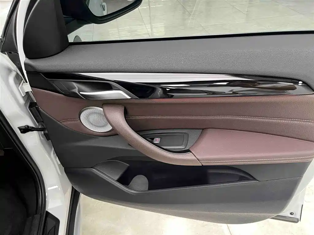 BMW X1 2022 sDrive20Li Fashion фото 12