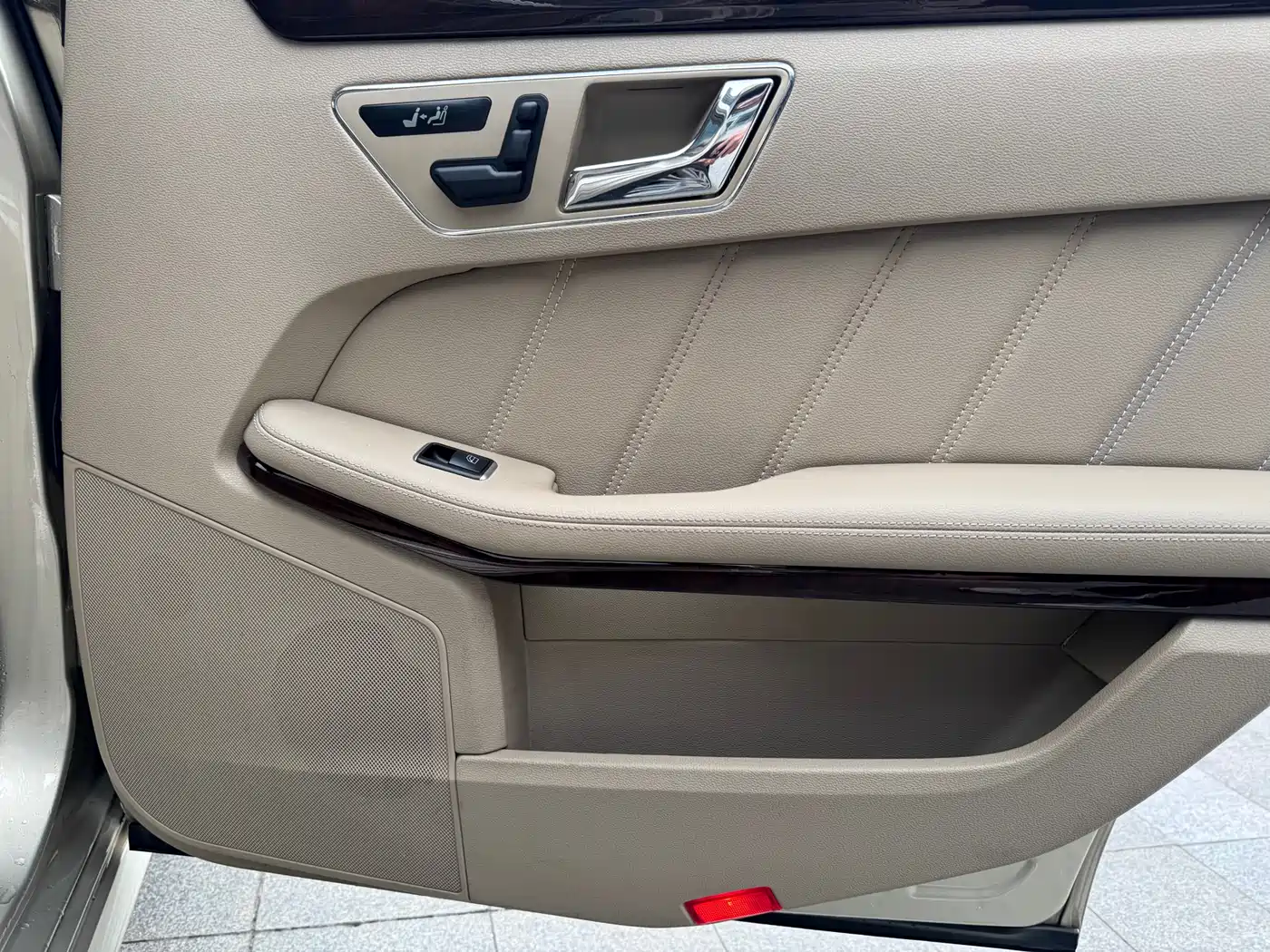 Mercedes-Benz E-Class 2011 E 200 L CGI Elegance фото 25