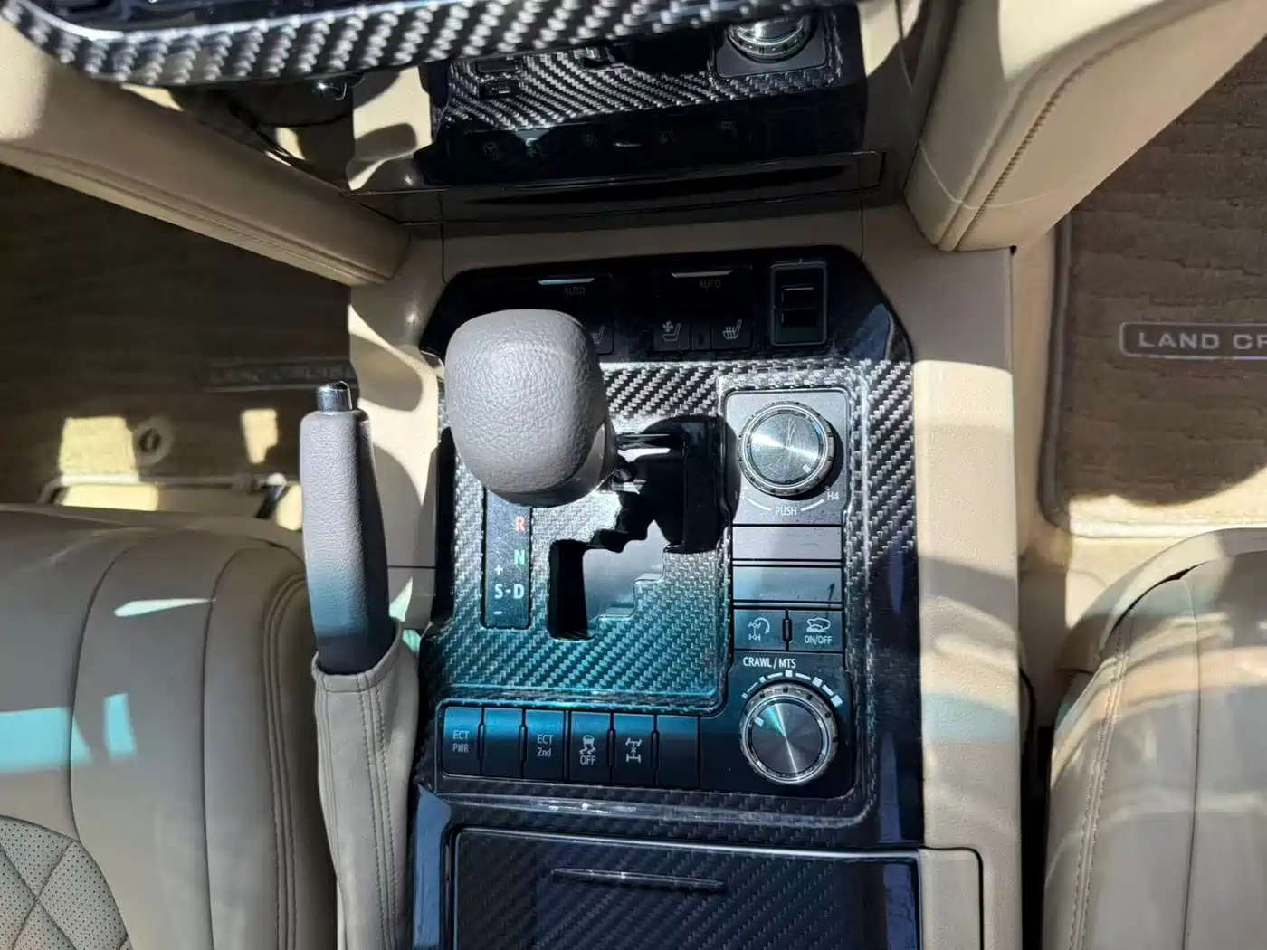 Toyota Land Cruiser (Import) 2015 4.6L V8 Middle East Limited Edition фото 15