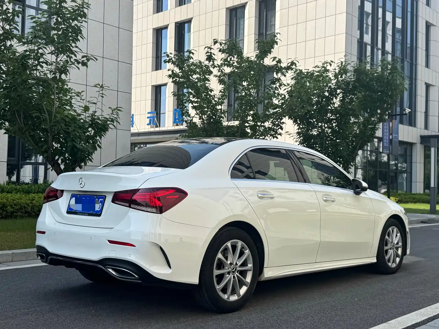 Mercedes-Benz A-Class 2019 A 200 L Sport Sedan фото 4