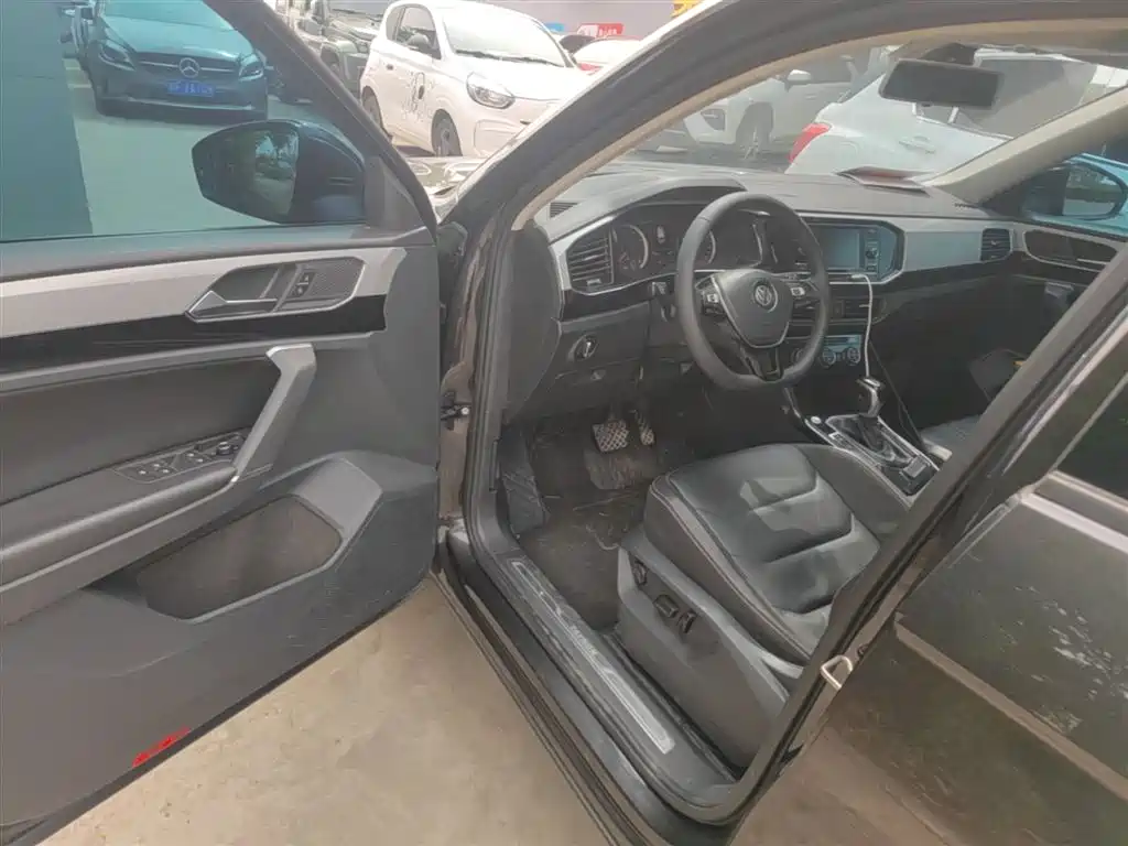 Volkswagen Tayron 2019 330TSI 2WD Luxury China VI фото 16