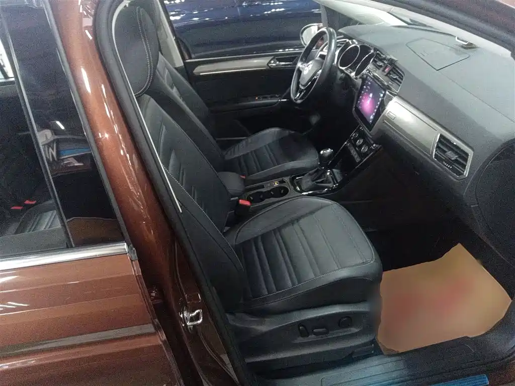 Volkswagen Touran 2016 Touran L 330TSI DSG Luxury фото 25