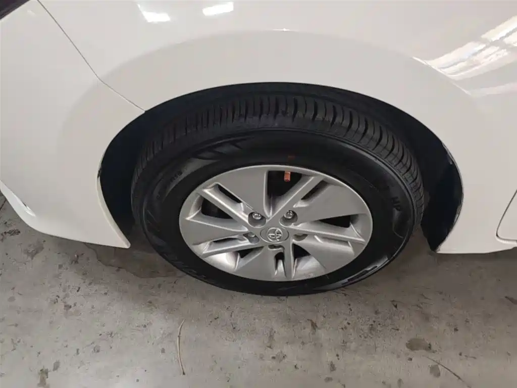 Toyota Corolla 2017 Facelift 1.6L S-CVT GL фото 23