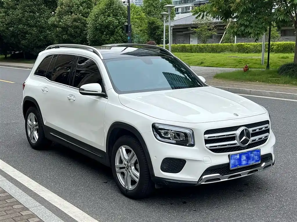 MERCEDES-BENZ GLB
