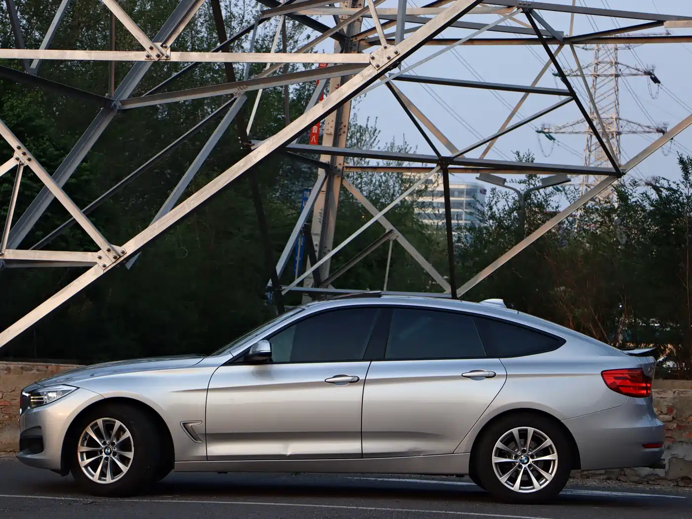 BMW 3 Series GT 2013 Model 320i Leading фото 7