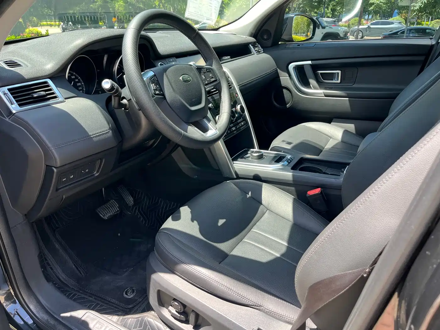 Land Rover Discovery Sport 2018 240PS SE Edition фото 7