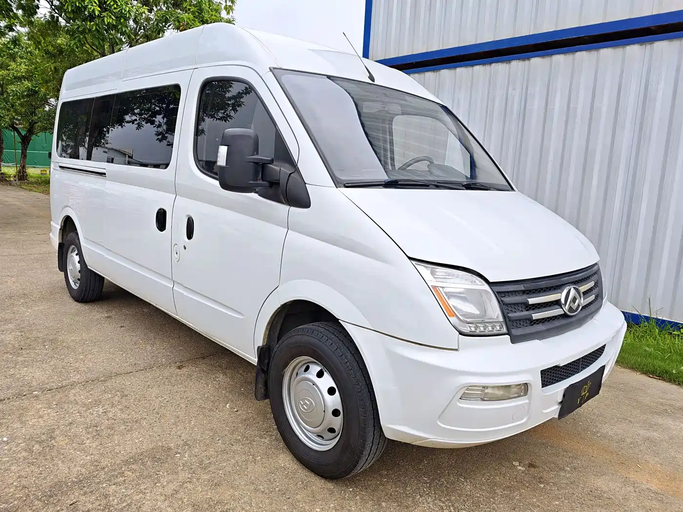 SAIC Maxus Xintu V80 2021 2.0T PLUS Manual Business Travel Edition Long Wheelbase Medium Roof 9 Seats фото 3