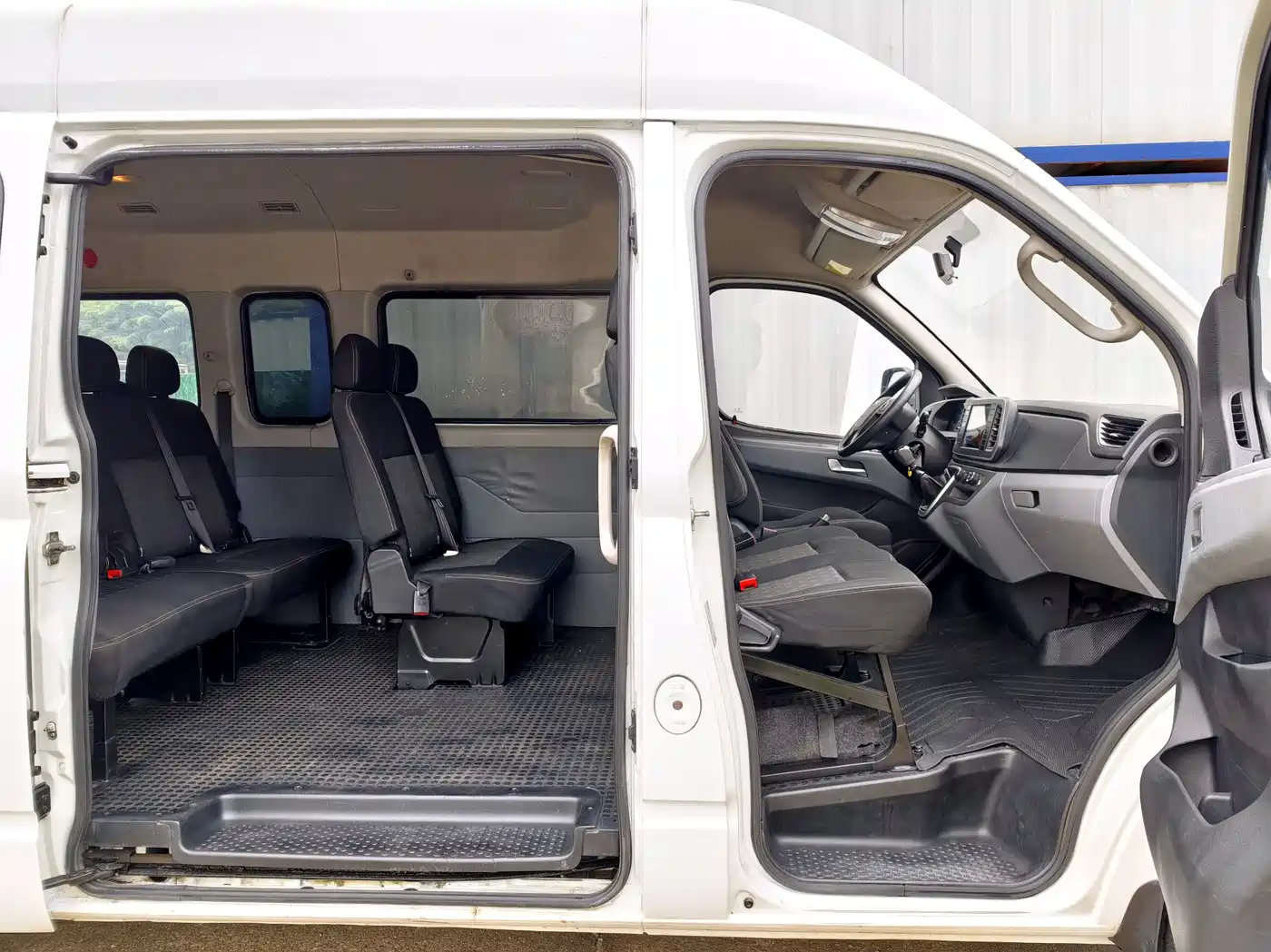 SAIC Maxus Xintu V80 2021 2.0T PLUS Manual Business Travel Edition Long Wheelbase Medium Roof 9 Seats фото 10