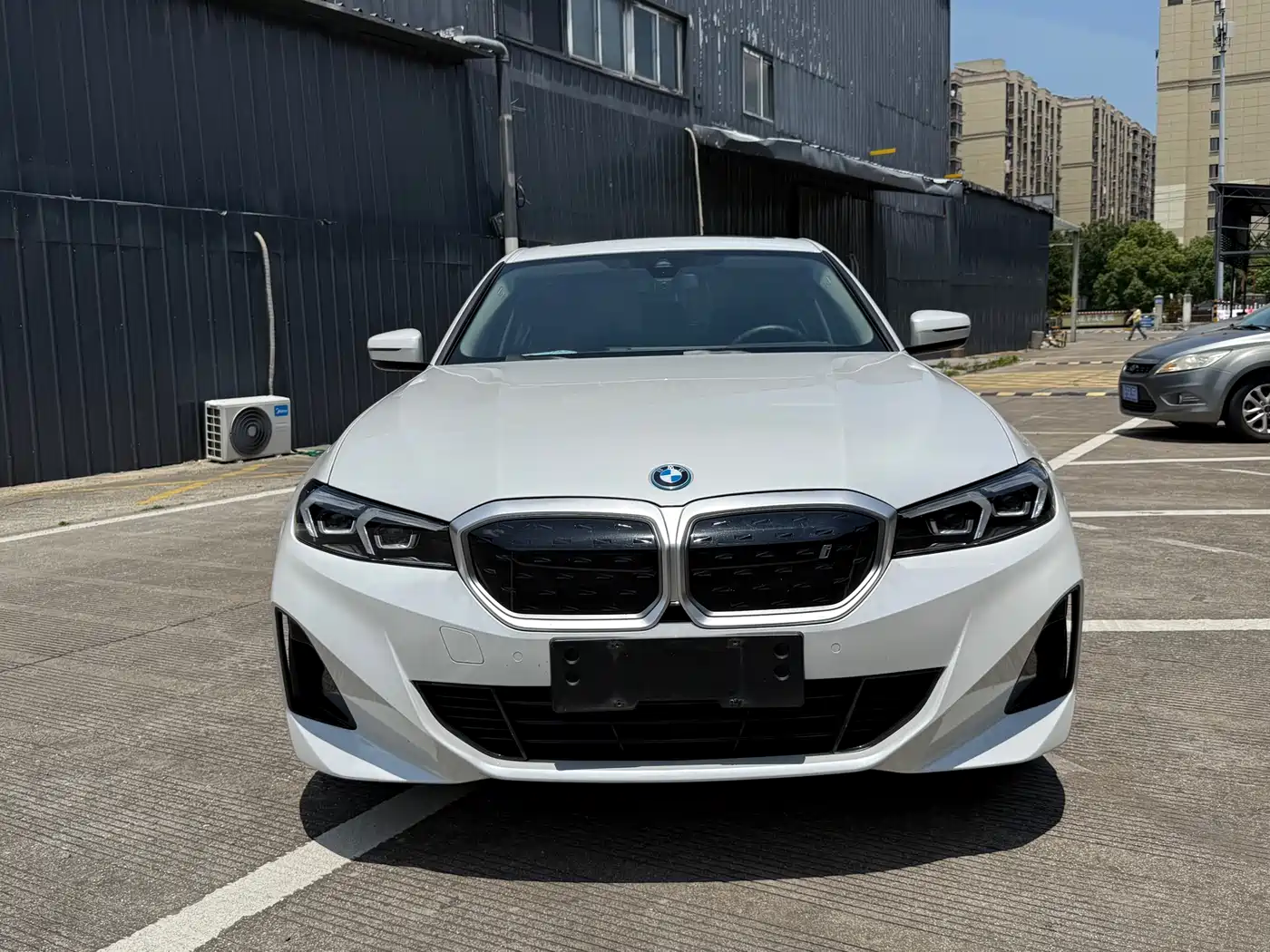 BMW i3 2022 eDrive 35 L фото 2