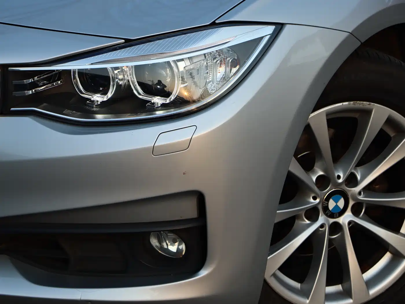 BMW 3 Series GT 2013 Model 320i Leading фото 11