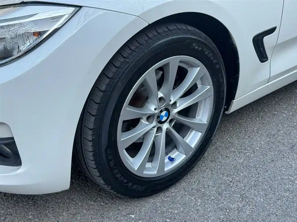 BMW 3 Series GT 2014 320i Leading Edition фото 4