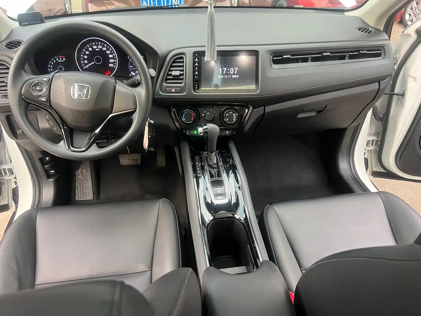 Photo 10 - Honda Vezel