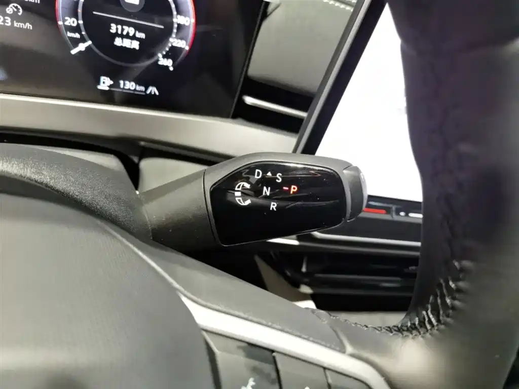 Volkswagen Sagitar 2025 300TSI DSG High-end Model фото 14