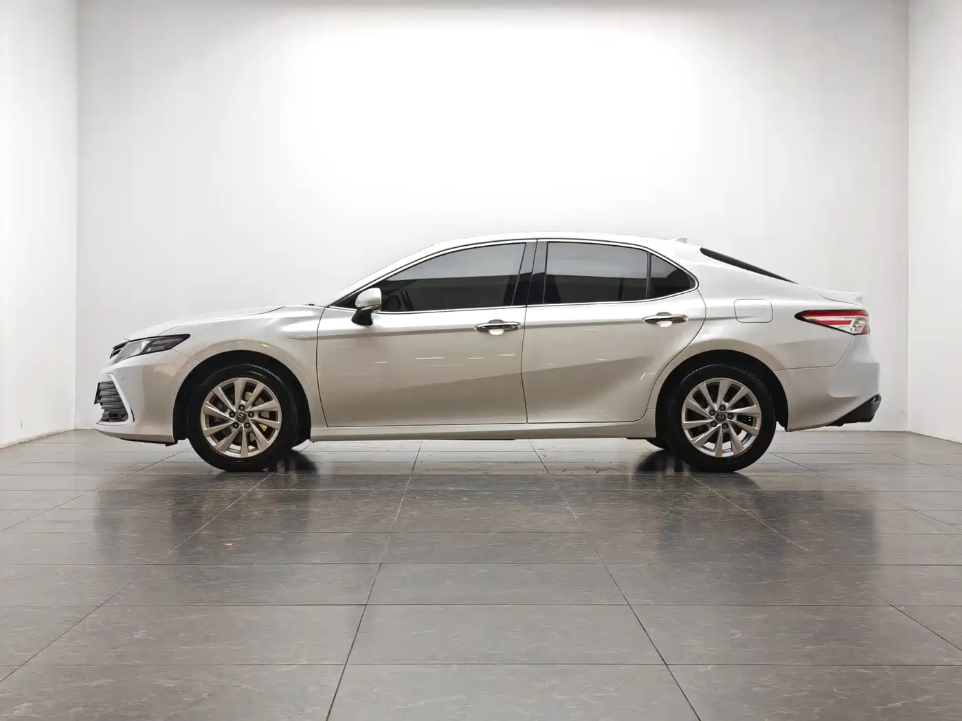 Toyota Camry 2021 2.0G Luxury Edition фото 10