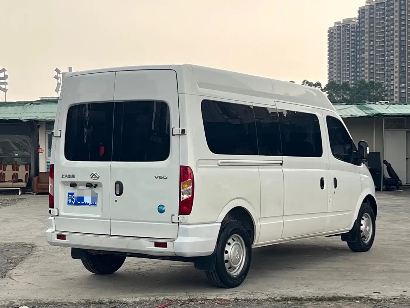 SAIC Maxus Xintu V80 2021 2.0T PLUS Manual Business Travel Edition Long Wheelbase Medium Roof 9 Seats фото 4