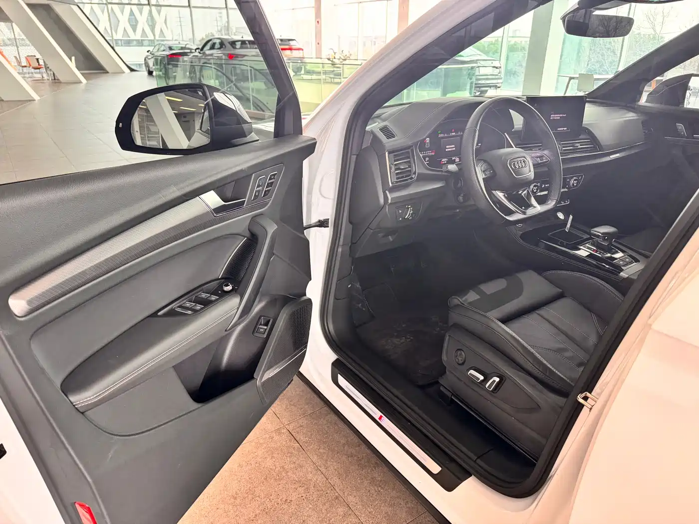Audi Q5L 2023 45T Luxury Dynamic фото 9