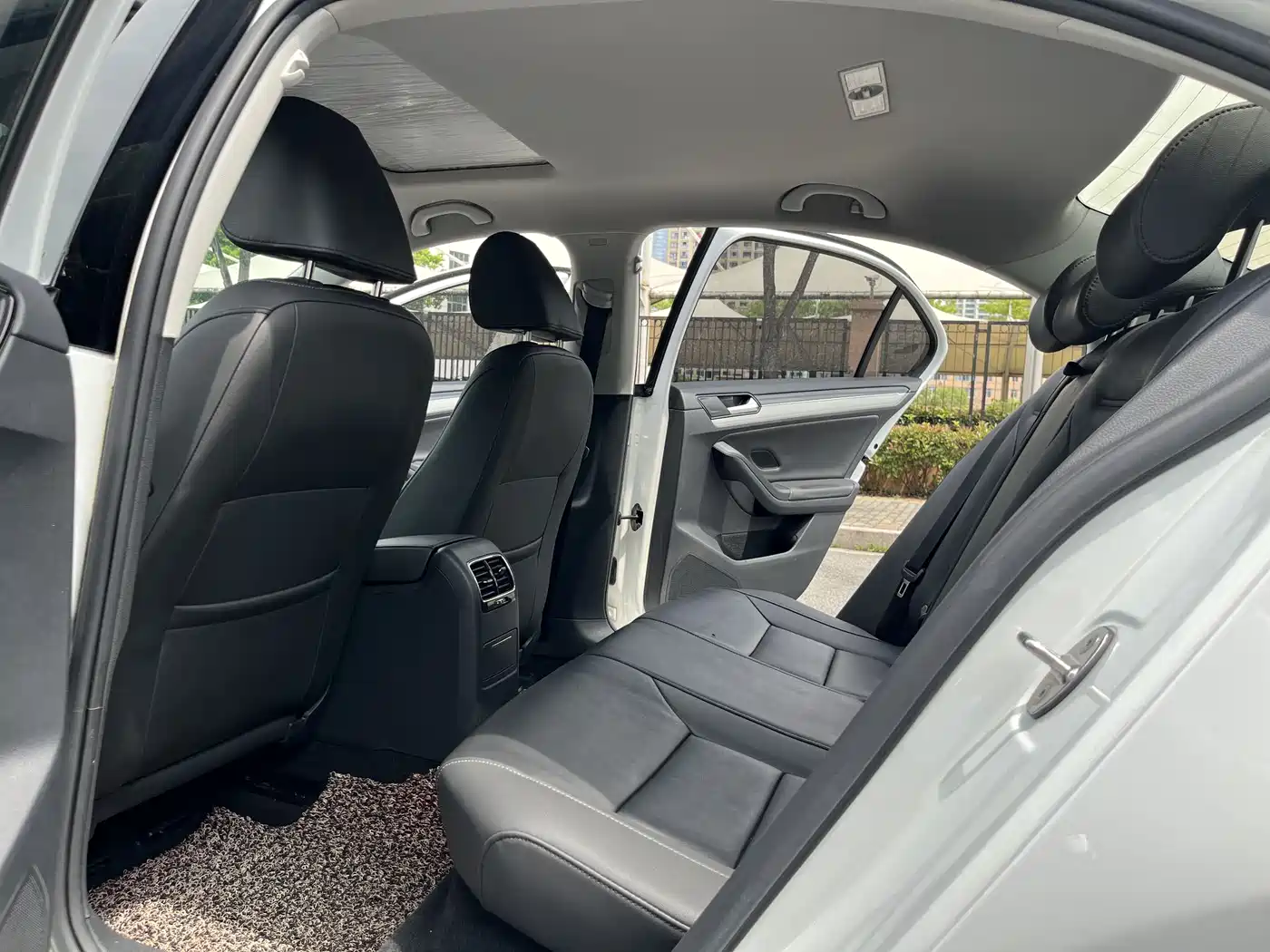 Volkswagen Sagitar 2017 1.6L Automatic Comfort фото 6