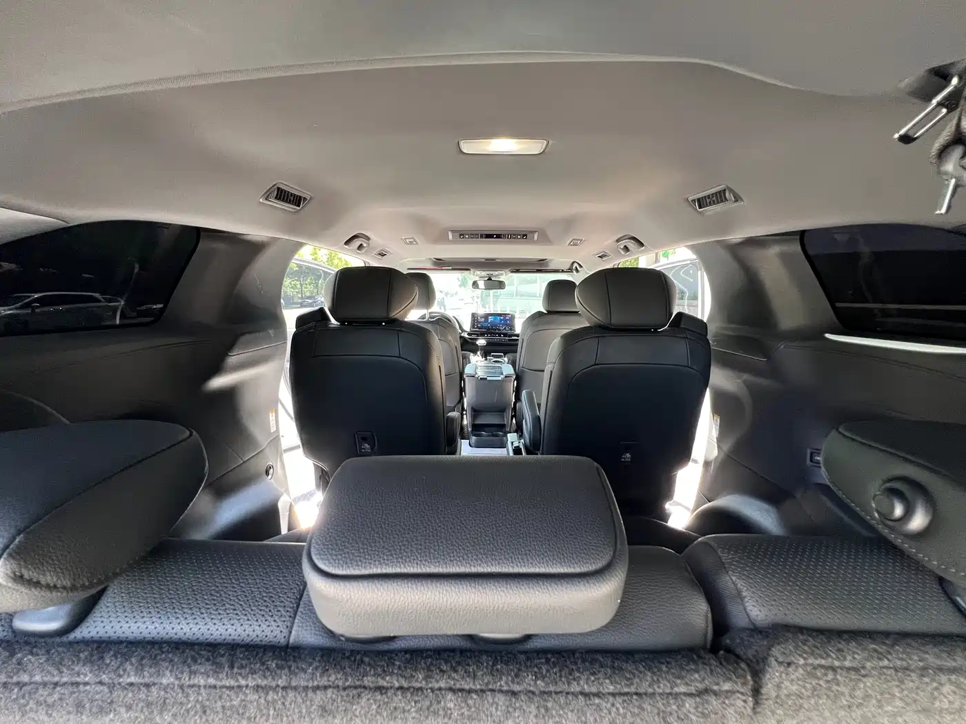 Toyota Sienna 2021 2.5L Hybrid Premium Edition фото 10