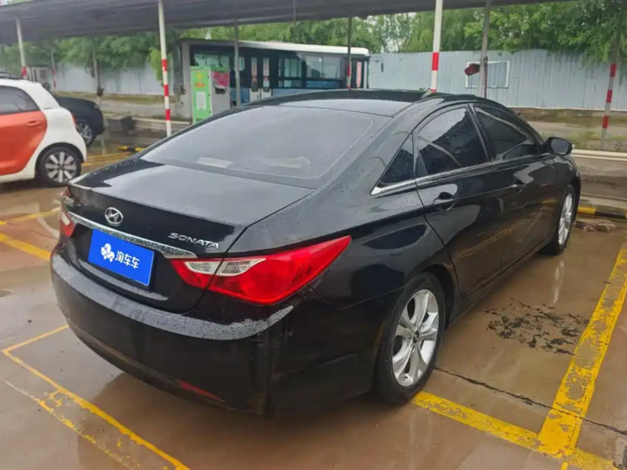 Hyundai Sonata 2011 2.0L Automatic Fashion фото 3