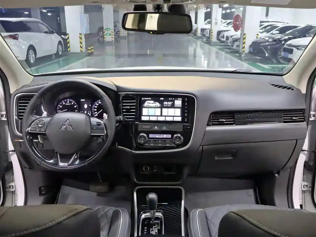 Mitsubishi Outlander 2021 2.4L 4WD Yaodong Edition 5-seater фото 12
