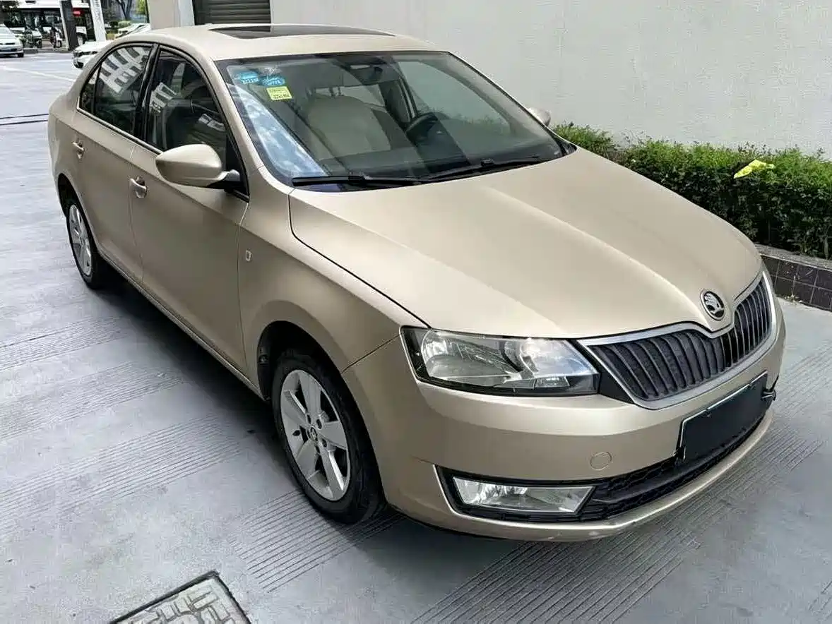 Škoda Rapid 2015 1.6L Automatic Smart Selection фото 3