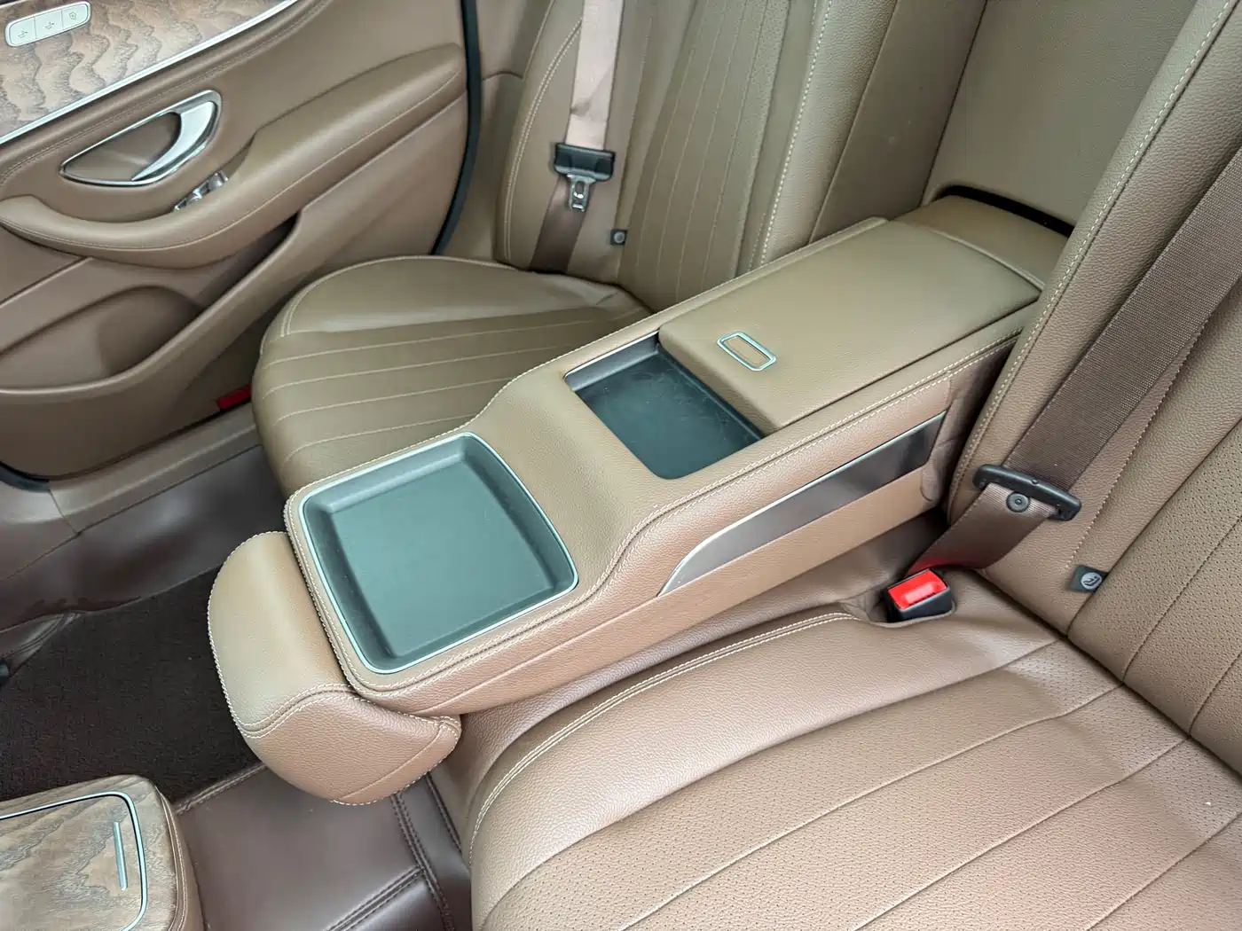 Mercedes-Benz E-Class 2023 E 300 L Fashion фото 36