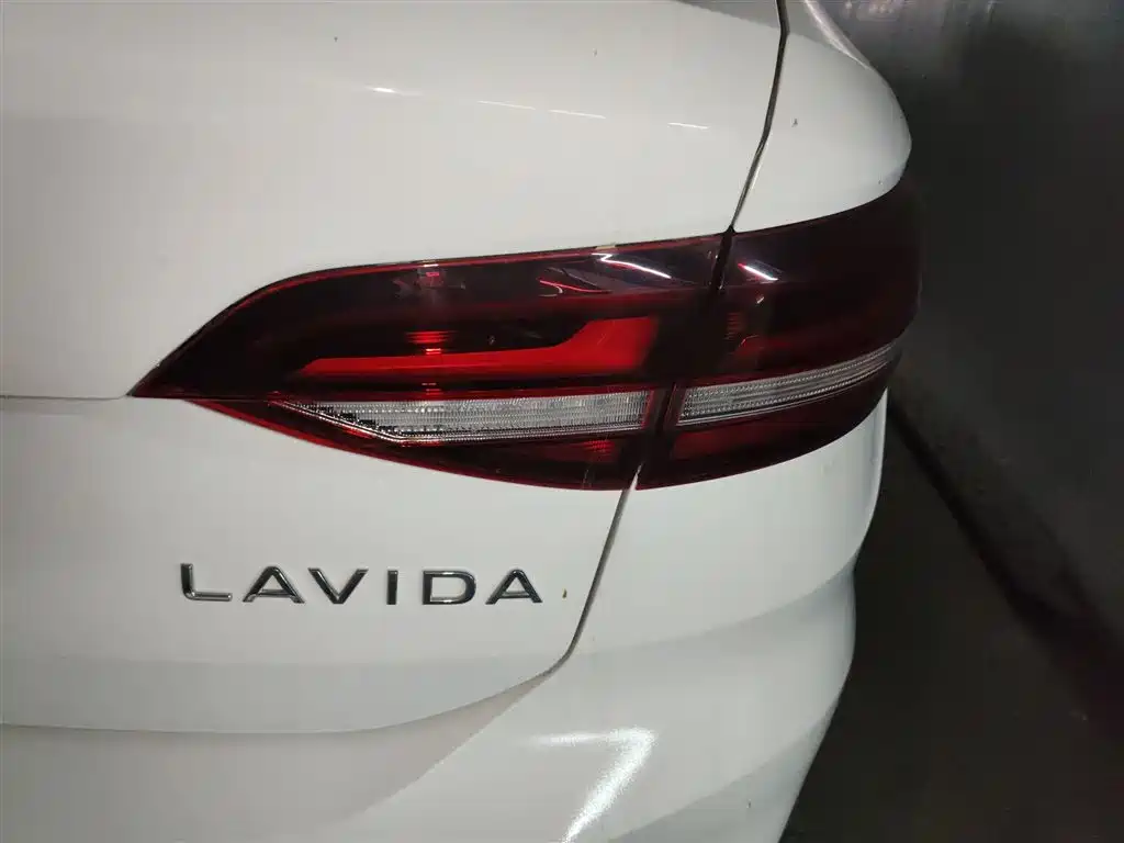 Volkswagen Lavida 2024 Model 1.5L Automatic Delight Edition фото 8