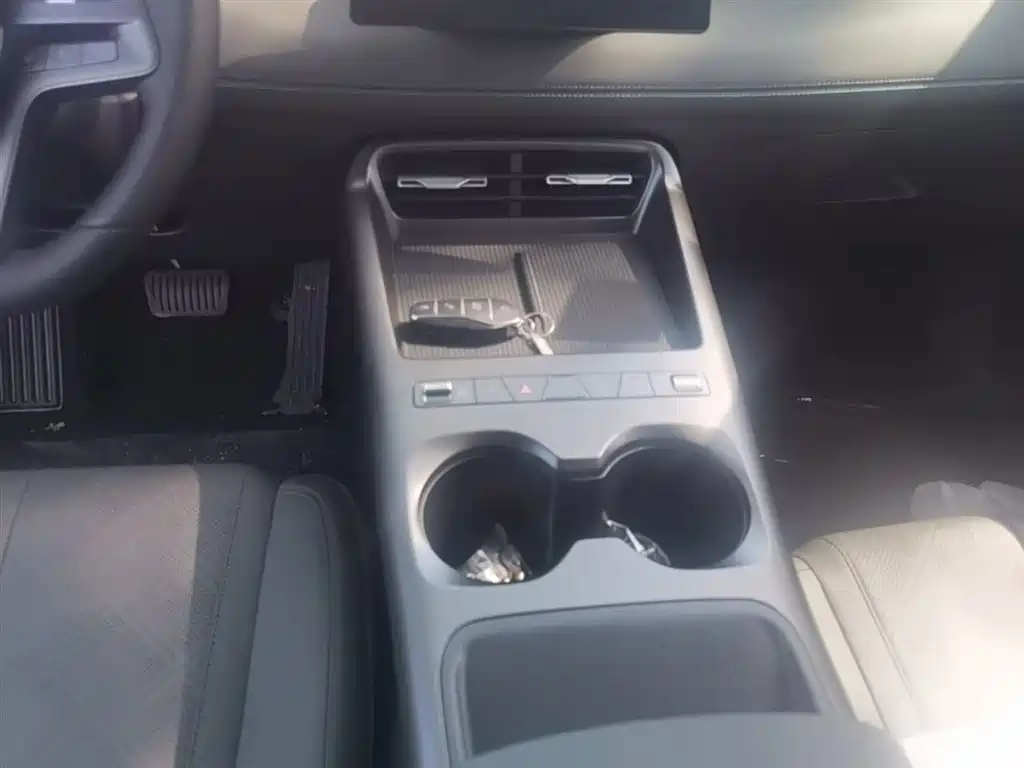 BYD Qin PLUS 2026 DM-i Smart Edition 128KM Progressive фото 14