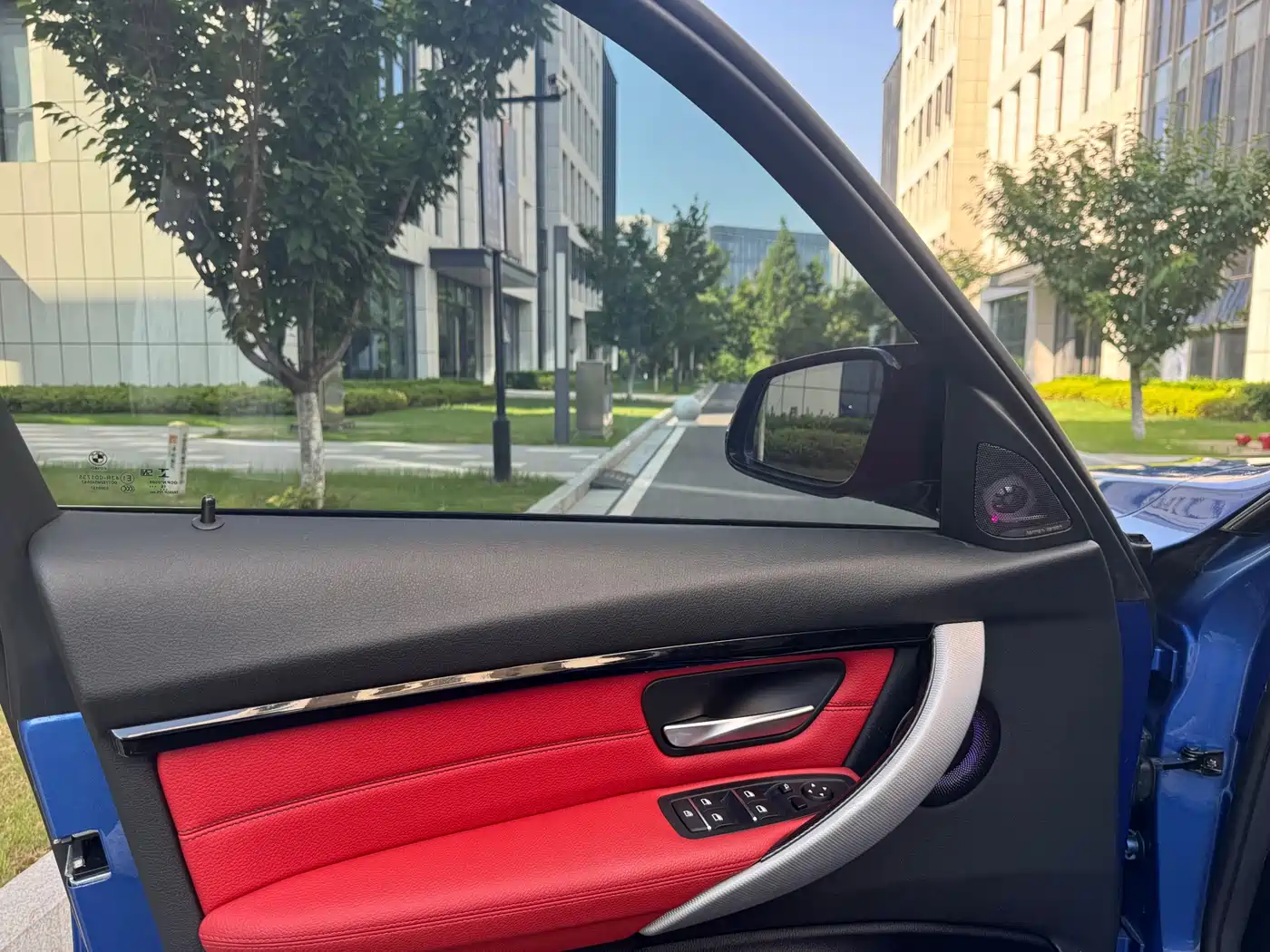 BMW 3 Series 2017 330i M Sport фото 25