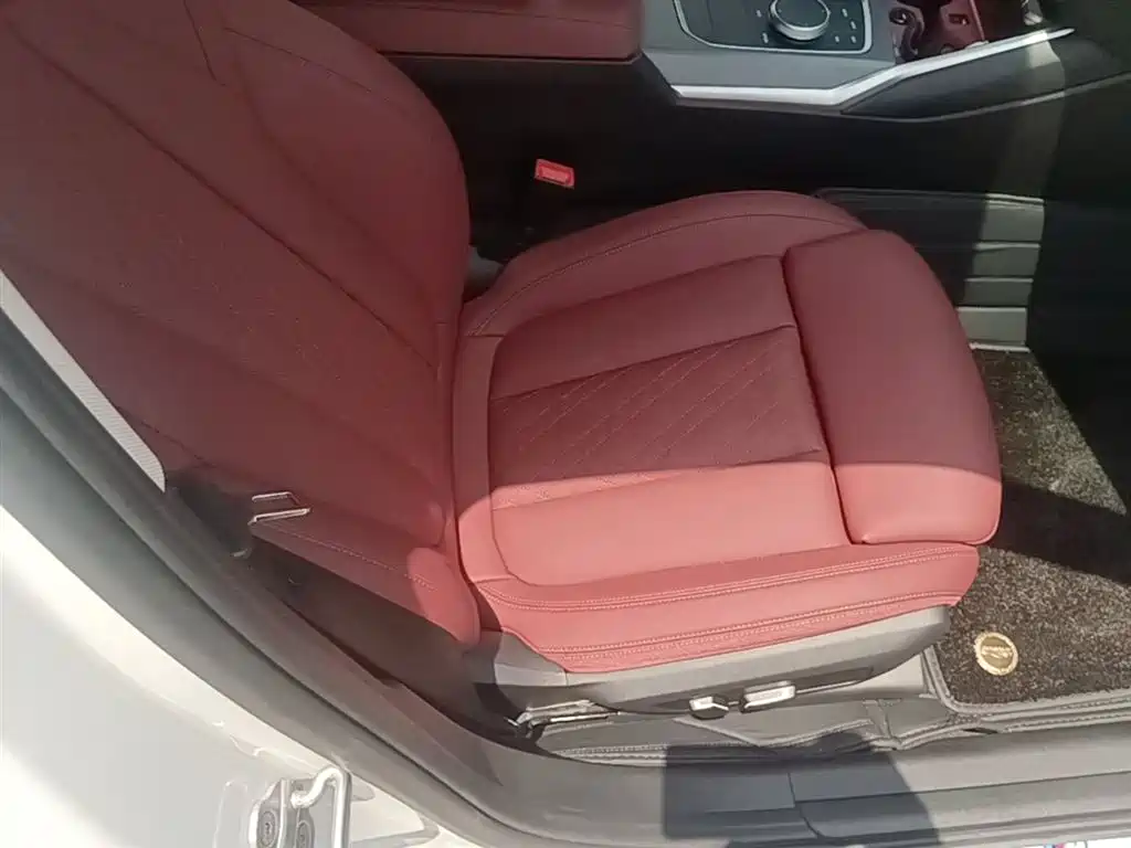 BMW 3 Series 2025 325i M Sport Package фото 25