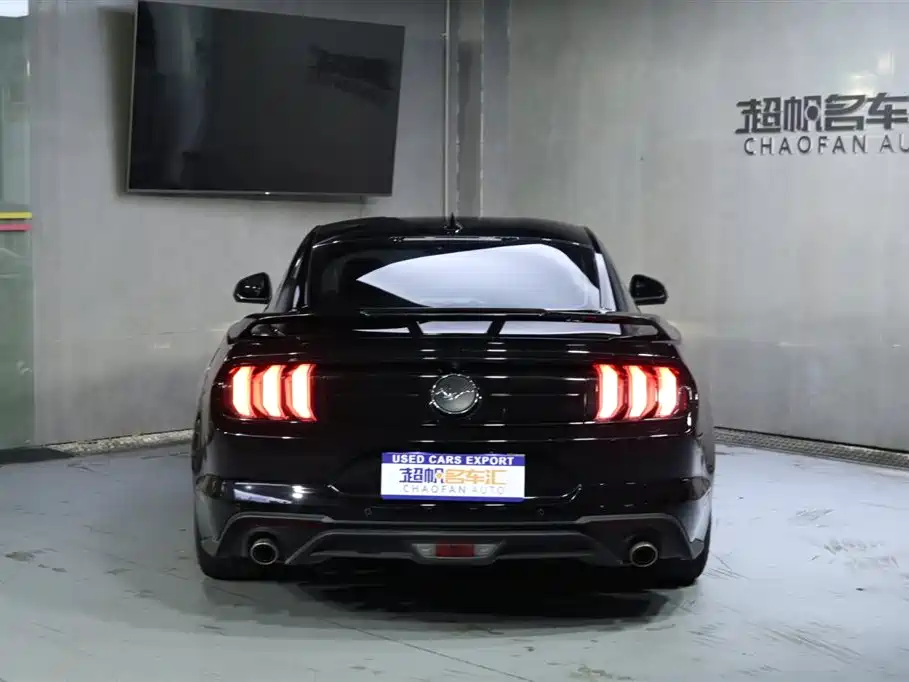 FORD MUSTANG