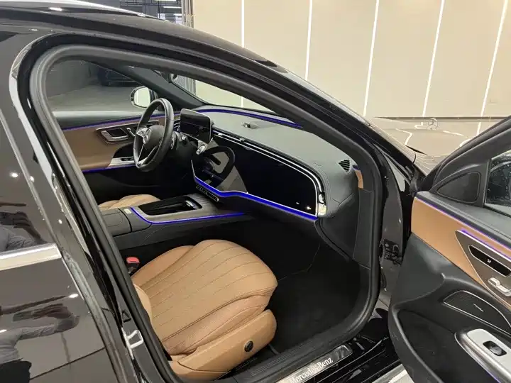 Mercedes-Benz E-Class New Energy 2024 E 350 e L Plug-in Hybrid Sedan фото 9